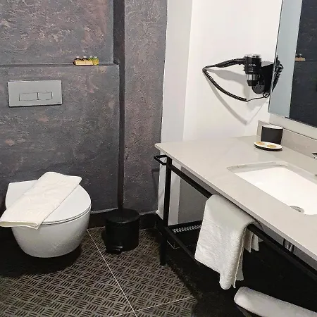 Woynpoint Hotel&cafe 3* פאטהיה