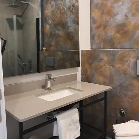 מלון Woynpoint Hotel&cafe 3*